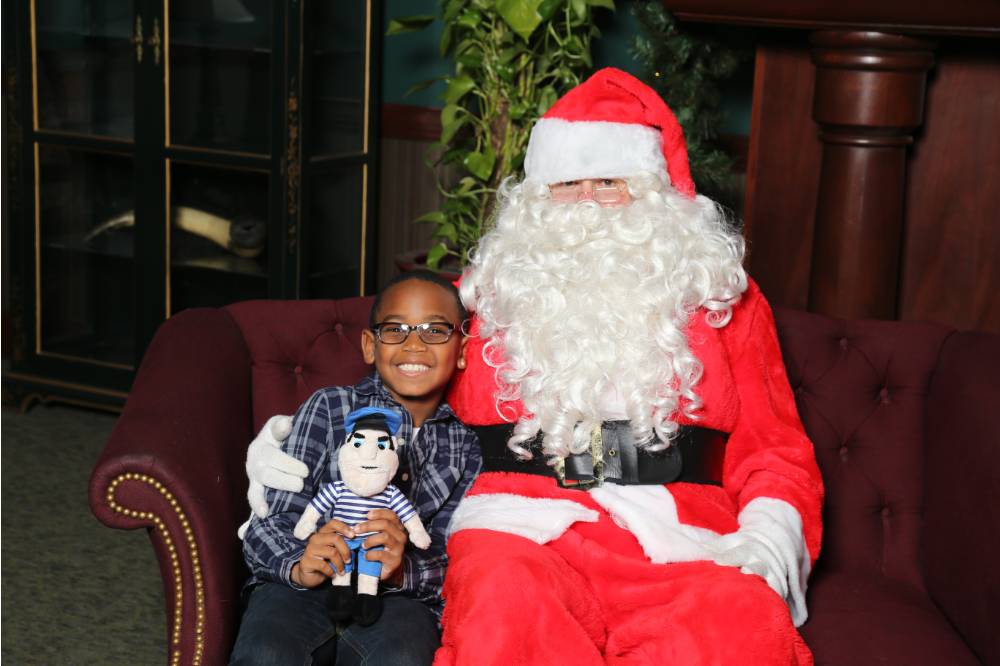 Little Laker poses with Santa & Louie